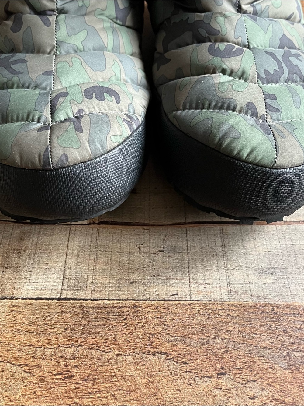 The North Face Camo Puffer Slip-On Shoes - Picture 4 of 8